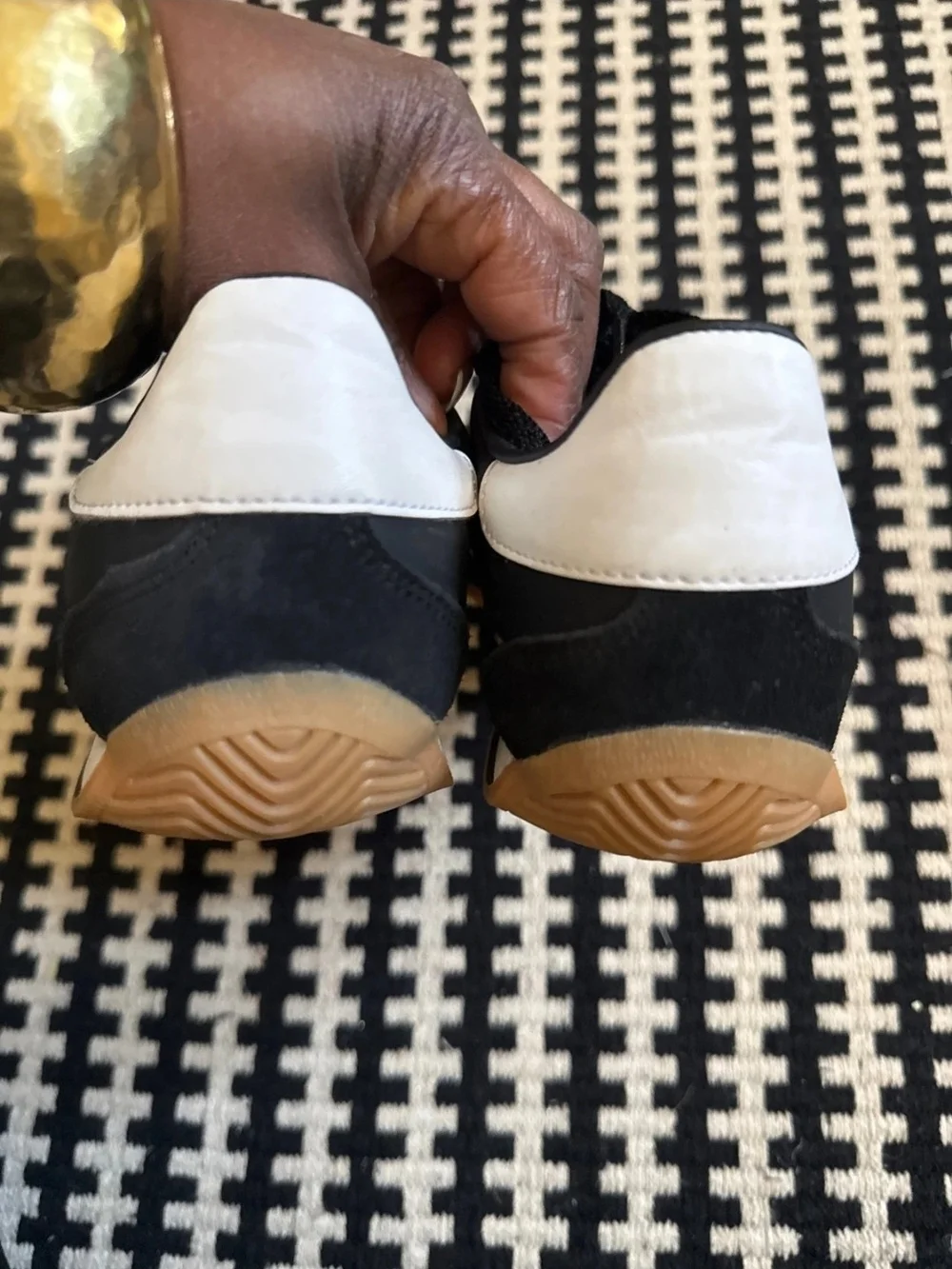 Adidas Country OG Core Black Sneakers with White Stripes Size 7